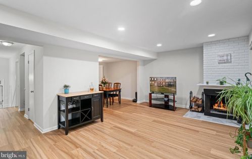 5865 Banning Pl, Springfield VA  22015-3666 exterior