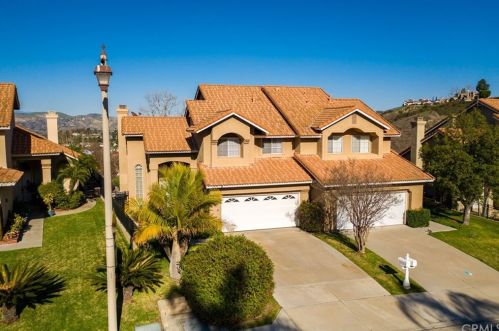 6081 Hackamore Ln, Anaheim, CA 92807-4870