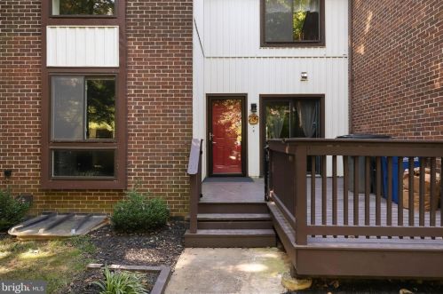 2139 Colts Neck Ct, Herndon VA  20191-1841 exterior