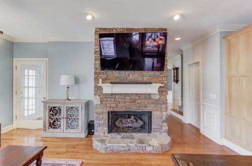 2721 Log Cabin Dr, Atlanta GA  30339-1546 exterior