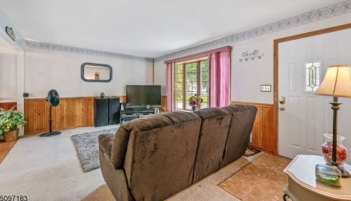 14 Lawrence Dr, Hackettstown NJ  07840-2510 exterior