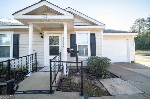 102 Lenox Dr, Lagrange, GA 30241-1587