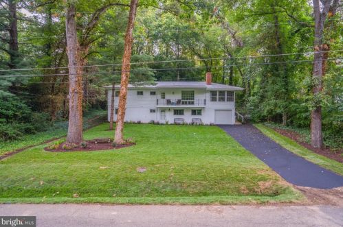 7213 Calamo St, Springfield, VA 22150-3524
