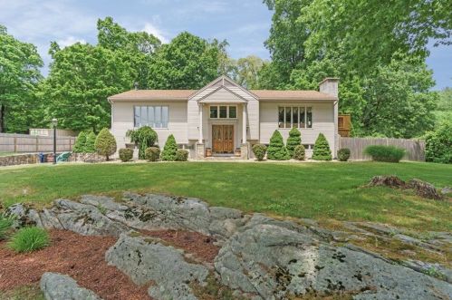 6 Lladnar Dr, Lincoln, RI 02865-4013