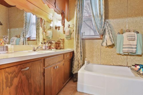 1122 Albemarle St, Saint Paul MN  55117-4415 exterior