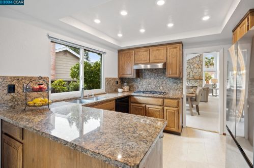 404 Saddlebrook Ln, Concord CA  94523-1614 exterior