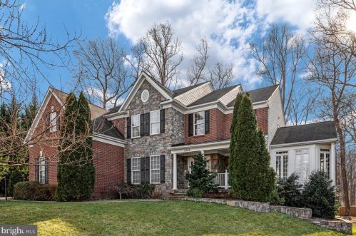 1225 Admiral Zumwalt Ln, Herndon, VA 20170-2407