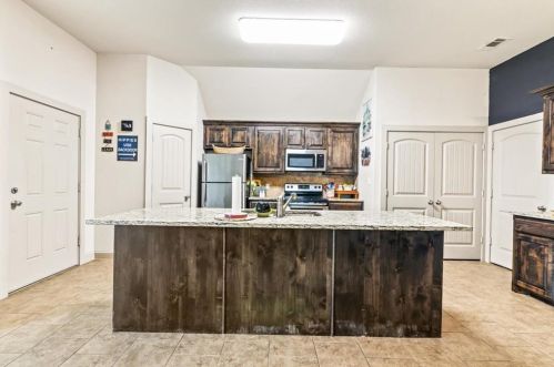 206 3 St, Valley View TX 76272-5403 exterior