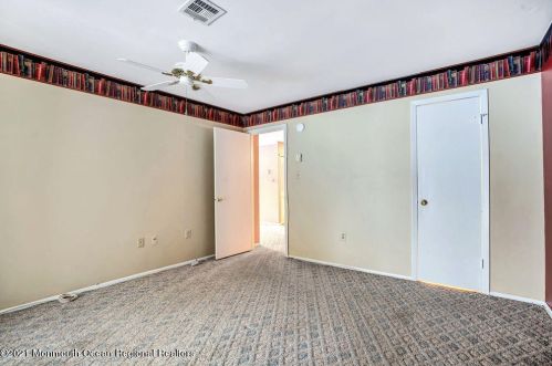 3 Manchester Ct, Tinton Falls NJ 07701-5492 exterior