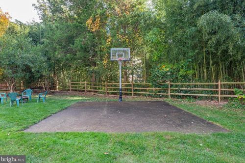 2407 Starcrest Dr, Silver Spring MD 20904-5459 exterior