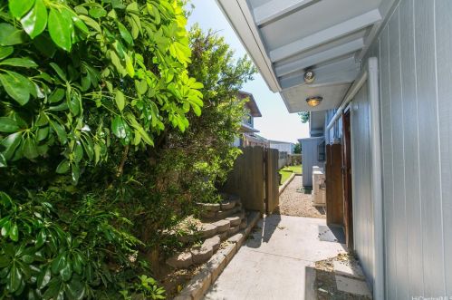 229 Anapalau St, Honolulu HI  96825-2244 exterior