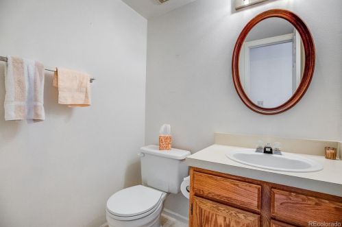 7186 Bentley Cir, Englewood CO 80112-1186 exterior