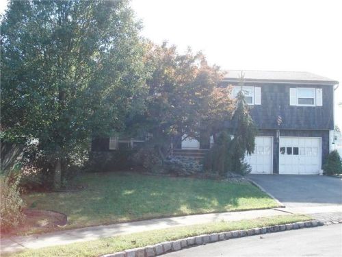 12 Bobby Ct, Sewaren, NJ 07077-1102