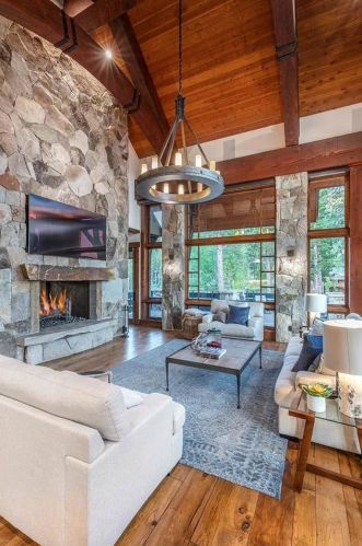 8207 Fallen Leaf Way, Truckee CA  96161-4273 exterior