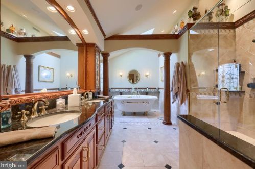 1991 Pickering Trl, Lancaster PA 17601-4972 exterior