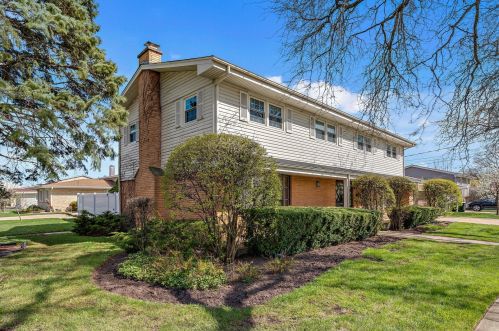 7831 Church St, Morton Grove, IL 60053-1625