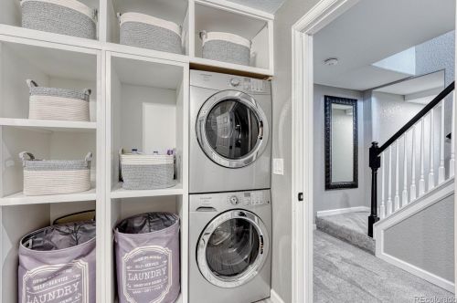 6051 Valdai Way, Aurora CO 80015-6521 exterior