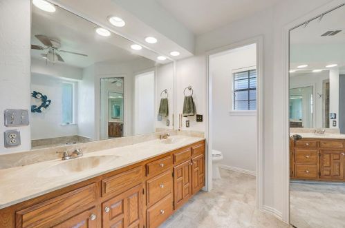 2614 Timberleaf Dr, Carrollton TX 75006-2040 exterior