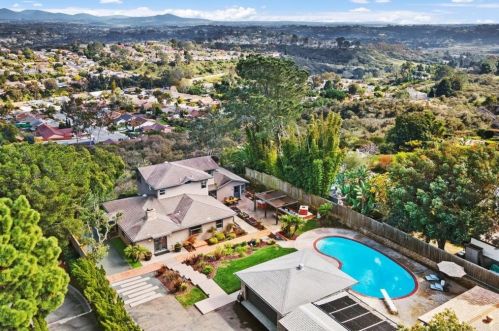 1291 Crest Dr, Encinitas, CA 92024-5205