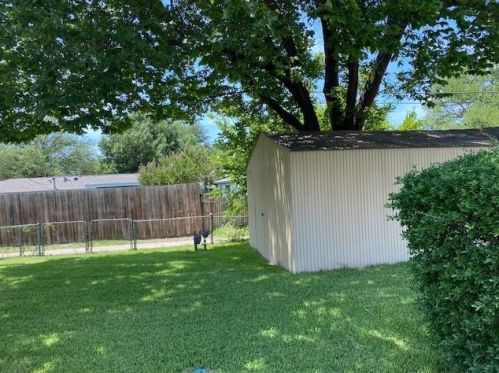 2921 Bryn Mawr Dr, Irving TX  75062-8903 exterior