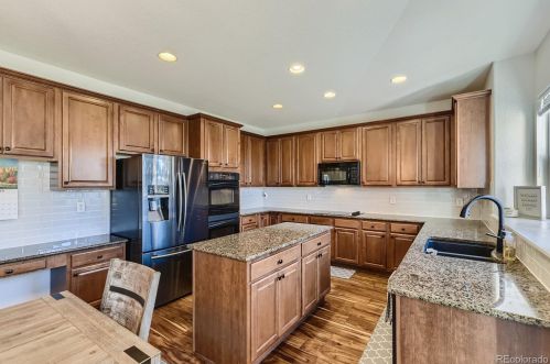 24561 Ontario Dr, Aurora CO 80016-6072 exterior