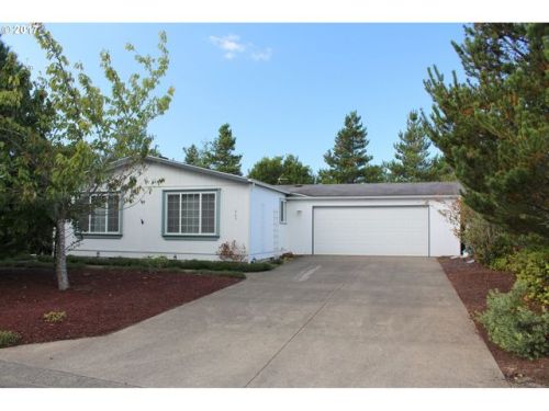 505 Robin Ln, Florence, OR 97439-8885