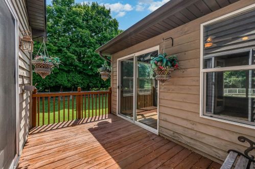 2071 61 Ave, Hobart IN 46342-6517 exterior