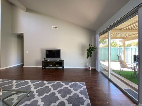 17251 Chestnut, Irvine CA  92612-2316 exterior