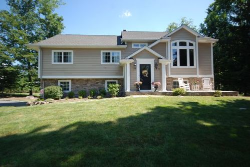 35 Brookwood Dr, Mahwah, NJ 07430-1575