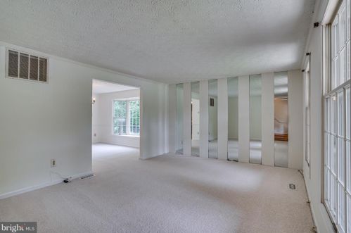 6315 Falling Brook Dr, Springfield, VA 22015-4033