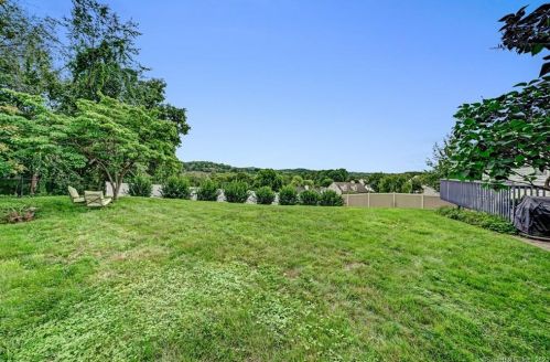 27 Wildflower Ln, Middletown, CT 06457-1790