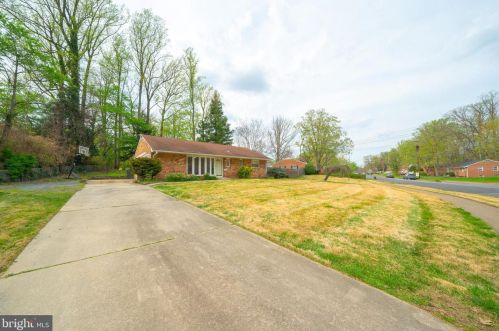 5505 Ferndale St, Springfield, VA 22151-3214