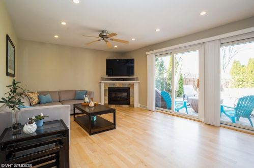 62 Evergreen St, Elk Grove Vlg, IL 60007-1419