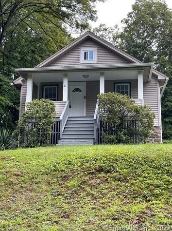 11 Maplewood St, Waterbury, CT 06708-1003