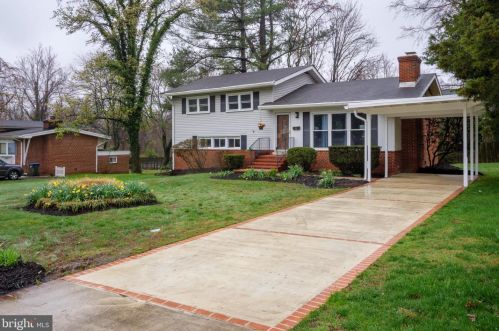 7421 Carmine St, Annandale, VA 22003-5545