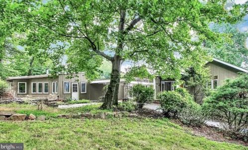 2251 Blue Mountain Pkwy, Harrisburg, PA 17112-9581