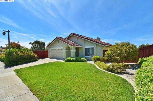 19101 Clement Dr, Hayward, CA 94552-5074