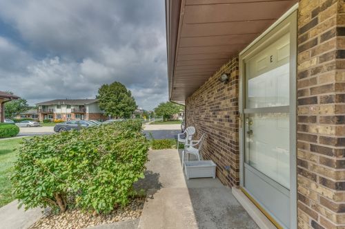 218 Manor Dr, Mokena, IL 60451-1687