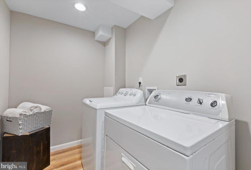 5464 Midship Ct, Springfield VA  22015-1912 exterior