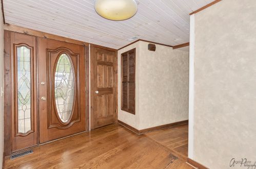 229 Brier Ct, Island Lake, IL 60042-9750