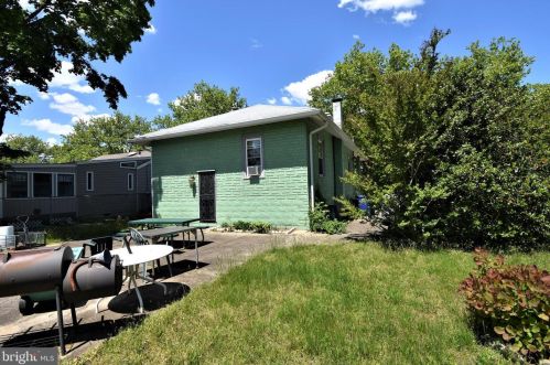 11 Front St, Palmyra, NJ 08065-2307
