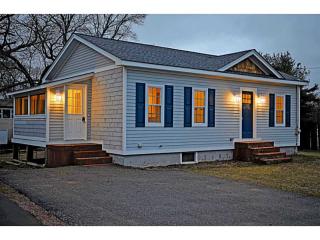 15 Noyes St, Warwick, RI 02886-7713