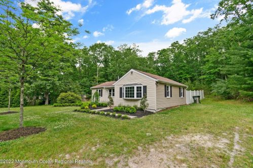7 Francis Mills Rd, East Freehold, NJ 07728-7945