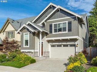 9267 Harvest Hill Dr, Portland, OR 97229-8008