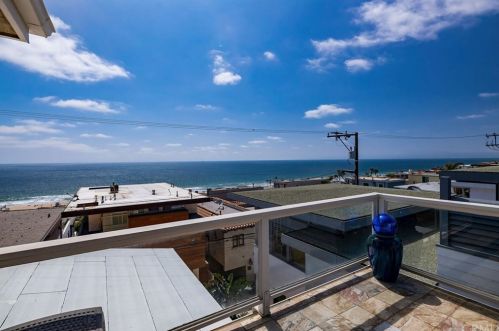 319 26th Pl, Manhattan Beach, CA 90266-2111