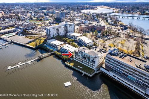 138 Bodman Pl, Tinton Falls NJ  07701-1021 exterior