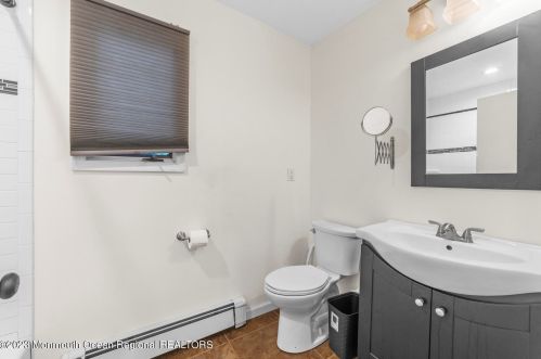 206 Red Hl Rd, Middletown NJ 07748-2408 exterior