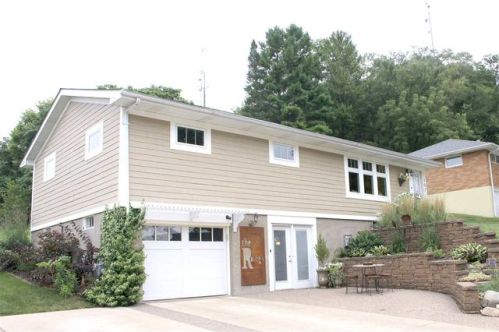 107 Brinker Ct, Bellevue IA  52031-1818 exterior