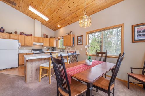14236 Wolfgang Rd, Truckee CA  96161-6903 exterior