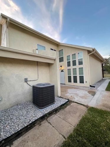 213 Rochelle Rd, Irving TX  75062-5706 exterior